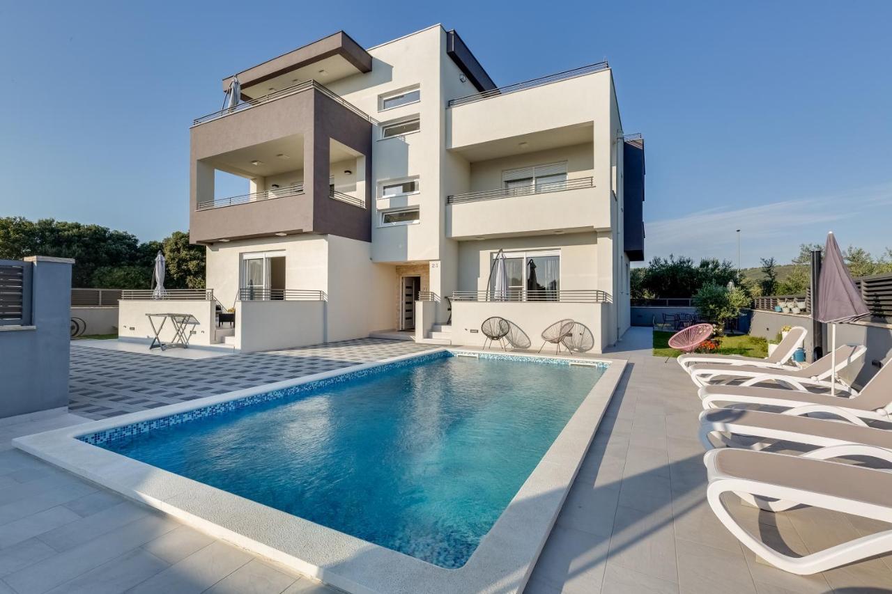 Apartments Evita Бибинє Екстер'єр фото