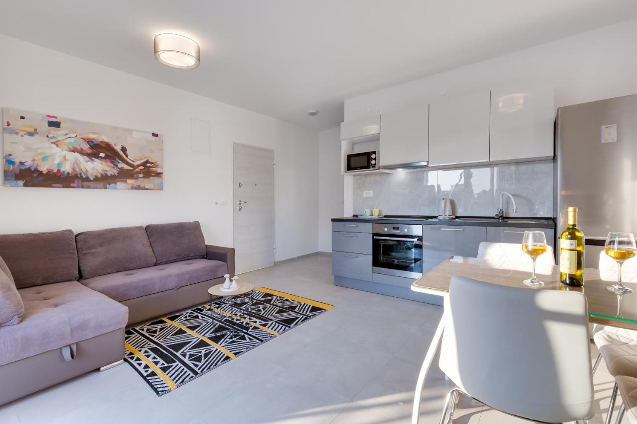 Apartments Evita Бибинє Екстер'єр фото