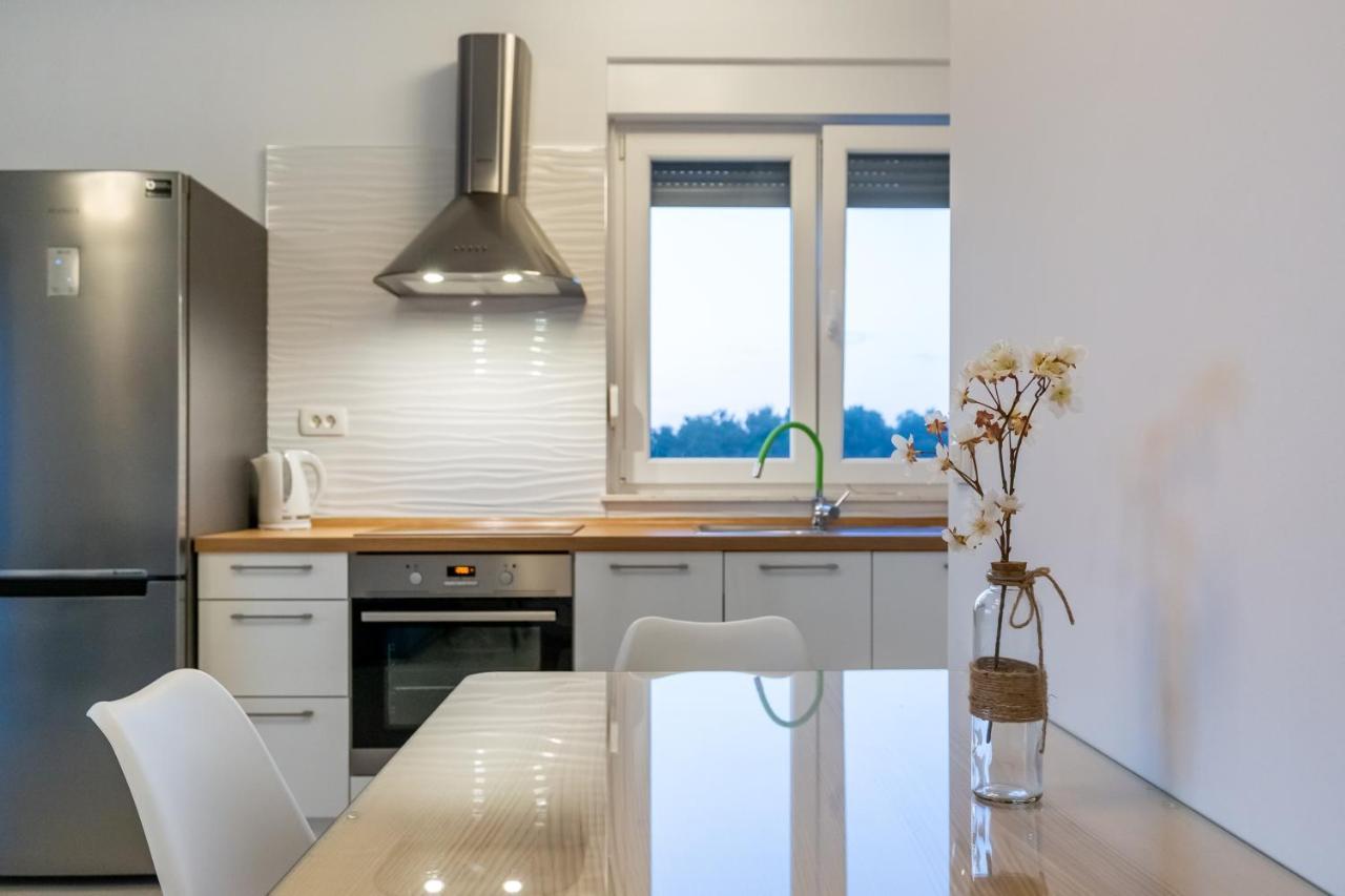 Apartments Evita Бибинє Екстер'єр фото